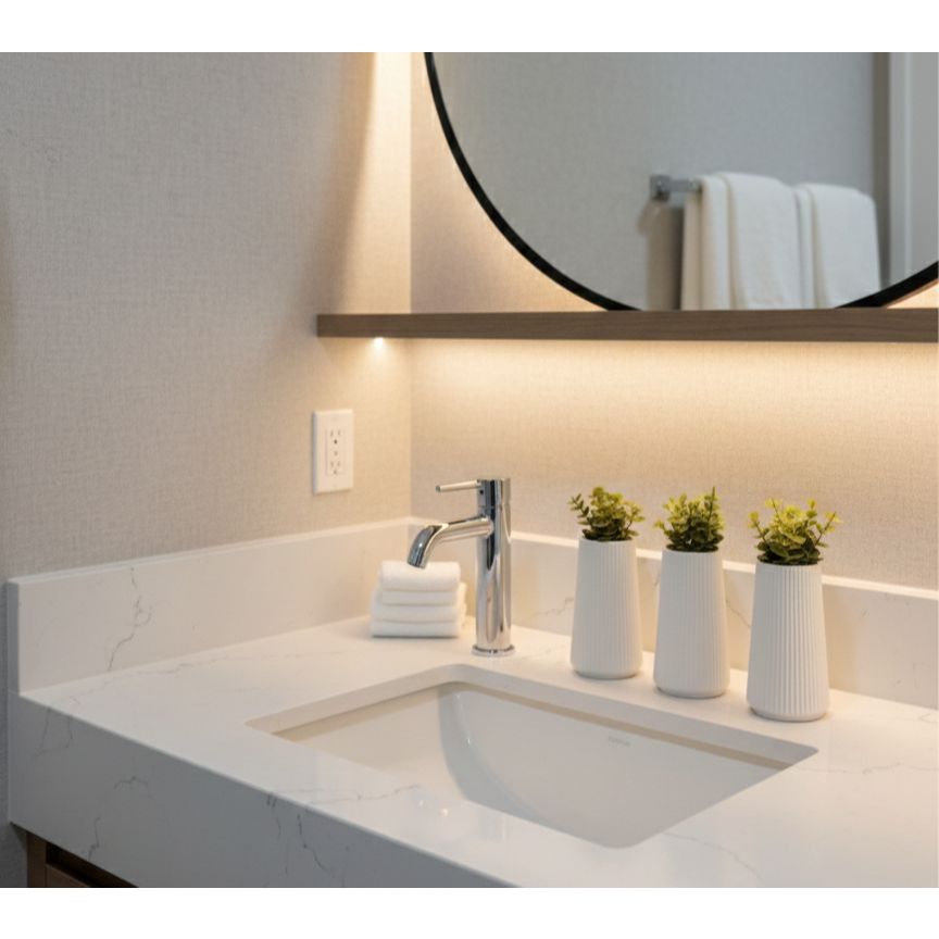 Kit com 6 Vasos de Gesso decorativo Canelados brancos com plantas artificiais 20x8